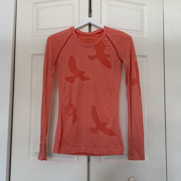 Oiselle Wings Out Long Sleeve Top Activewear Work Out Top Thumbholes Size Small - Picture 3 of 7